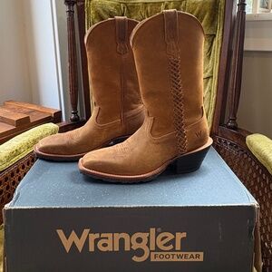 Brand new (worn only once!)